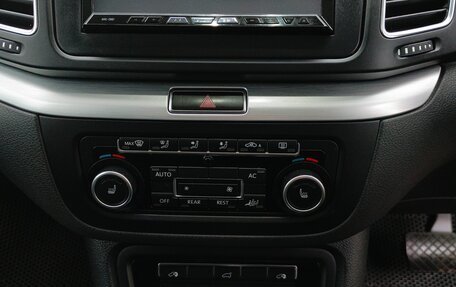 Volkswagen Sharan II, 2011 год, 1 310 000 рублей, 23 фотография