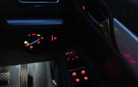 Volkswagen Sharan II, 2011 год, 1 310 000 рублей, 32 фотография