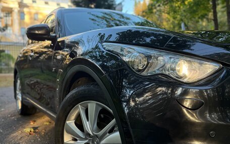 Infiniti QX70, 2014 год, 2 090 000 рублей, 2 фотография