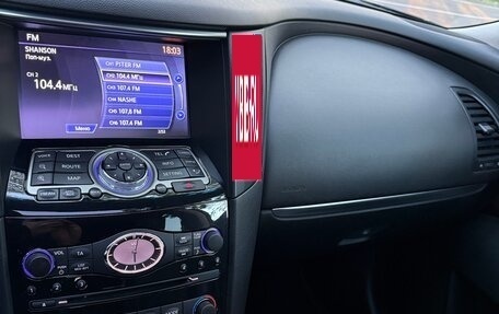 Infiniti QX70, 2014 год, 2 090 000 рублей, 8 фотография