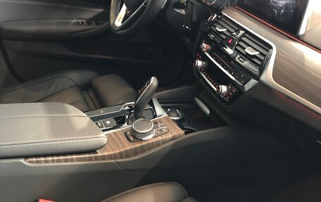 BMW 5 серия, 2018 год, 3 700 000 рублей, 3 фотография