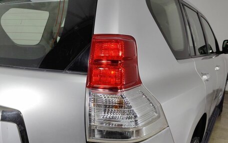Toyota Land Cruiser Prado 150 рестайлинг 2, 2011 год, 2 350 000 рублей, 35 фотография