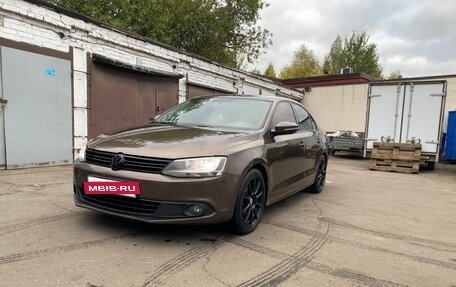 Volkswagen Jetta VI, 2013 год, 1 000 000 рублей, 2 фотография
