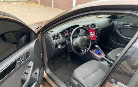 Volkswagen Jetta VI, 2013 год, 1 000 000 рублей, 8 фотография