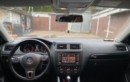 Volkswagen Jetta VI, 2013 год, 1 000 000 рублей, 12 фотография