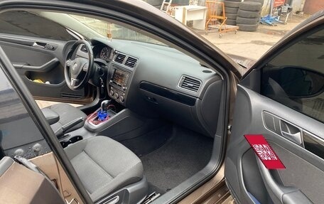 Volkswagen Jetta VI, 2013 год, 1 000 000 рублей, 10 фотография