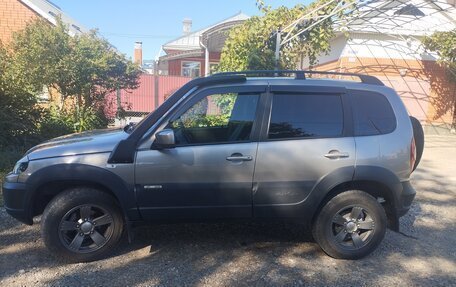 Chevrolet Niva I рестайлинг, 2017 год, 990 000 рублей, 5 фотография