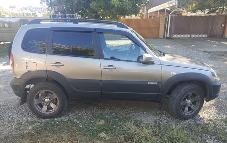 Chevrolet Niva I рестайлинг, 2017 год, 990 000 рублей, 4 фотография