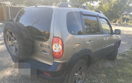 Chevrolet Niva I рестайлинг, 2017 год, 990 000 рублей, 6 фотография