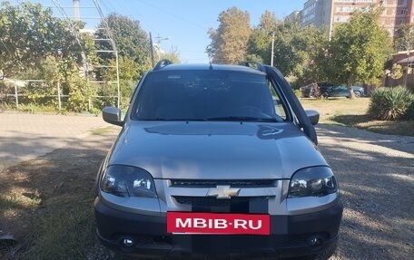 Chevrolet Niva I рестайлинг, 2017 год, 990 000 рублей, 2 фотография