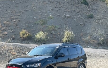 Mitsubishi Outlander III рестайлинг 3, 2011 год, 1 600 000 рублей, 2 фотография