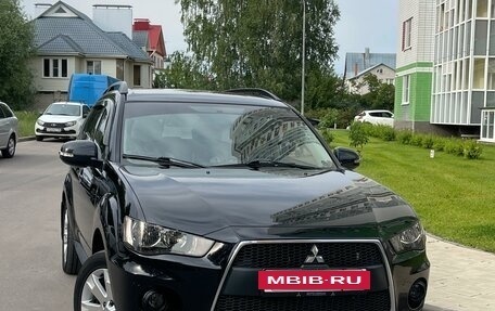 Mitsubishi Outlander III рестайлинг 3, 2011 год, 1 600 000 рублей, 10 фотография