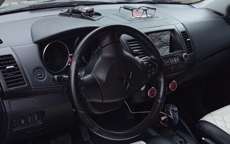 Mitsubishi Outlander III рестайлинг 3, 2011 год, 1 600 000 рублей, 15 фотография