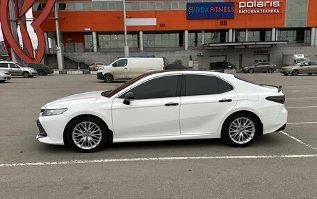 Toyota Camry, 2021 год, 2 500 000 рублей, 3 фотография