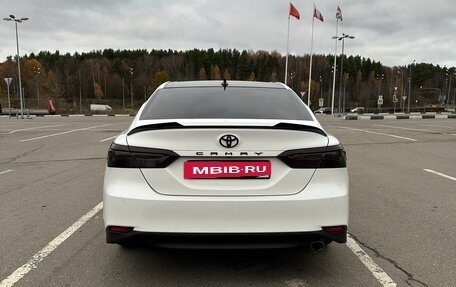 Toyota Camry, 2021 год, 2 500 000 рублей, 5 фотография