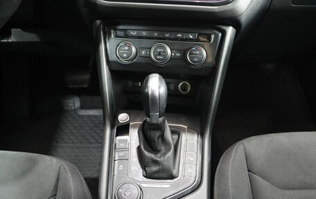 Volkswagen Tiguan II, 2017 год, 2 289 000 рублей, 18 фотография