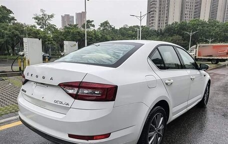 Skoda Octavia, 2021 год, 1 150 000 рублей, 7 фотография