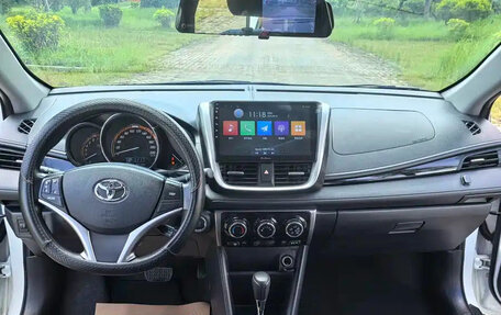 Toyota Yaris XP150 рестайлинг, 2022 год, 1 300 000 рублей, 9 фотография