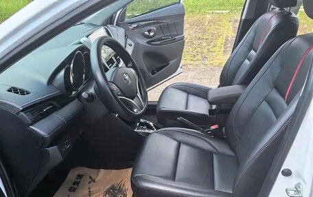 Toyota Yaris XP150 рестайлинг, 2022 год, 1 300 000 рублей, 14 фотография