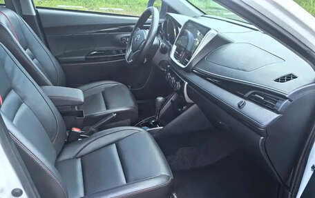 Toyota Yaris XP150 рестайлинг, 2022 год, 1 300 000 рублей, 8 фотография