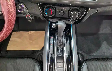 Honda Vezel, 2022 год, 1 812 000 рублей, 14 фотография
