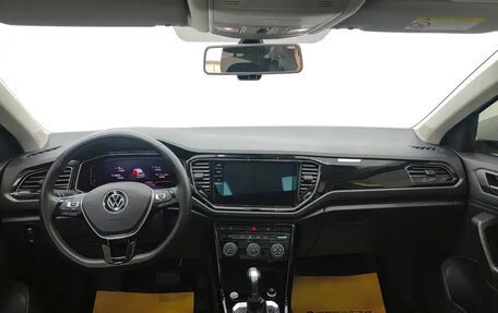 Volkswagen T-Roc I, 2022 год, 2 010 000 рублей, 9 фотография