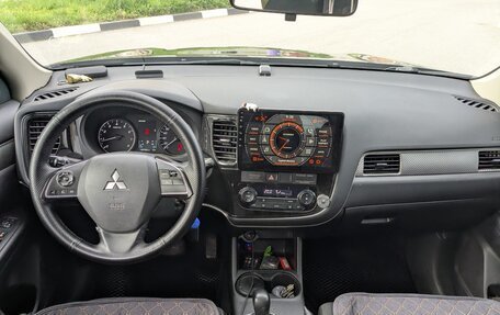 Mitsubishi Outlander III рестайлинг 3, 2013 год, 1 425 000 рублей, 5 фотография