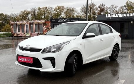 KIA Rio IV, 2018 год, 1 250 000 рублей, 2 фотография