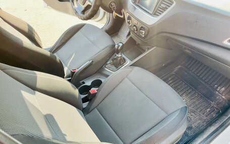 Hyundai Solaris II рестайлинг, 2018 год, 699 000 рублей, 24 фотография