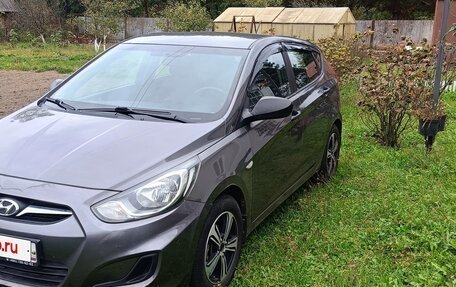 Hyundai Solaris II рестайлинг, 2013 год, 650 000 рублей, 2 фотография