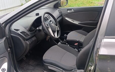 Hyundai Solaris II рестайлинг, 2013 год, 650 000 рублей, 12 фотография