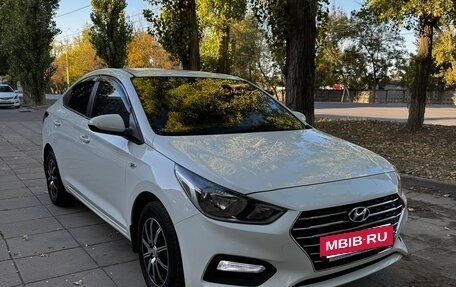 Hyundai Solaris II рестайлинг, 2018 год, 1 390 000 рублей, 2 фотография