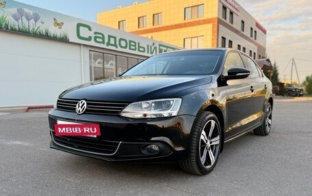 Volkswagen Jetta VI, 2014 год, 950 000 рублей, 2 фотография