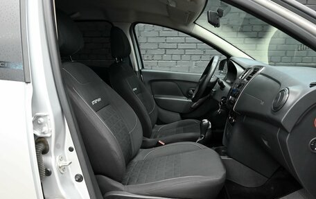 Renault Logan II, 2018 год, 1 100 000 рублей, 11 фотография