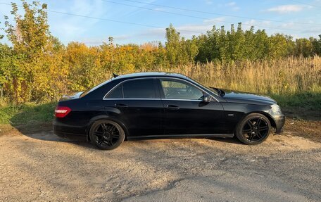 Mercedes-Benz E-Класс, 2012 год, 1 000 000 рублей, 4 фотография
