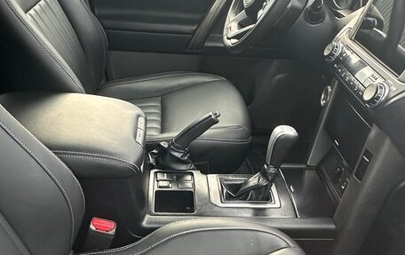 Toyota Land Cruiser Prado 150 рестайлинг 2, 2011 год, 2 950 000 рублей, 9 фотография