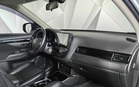 Mitsubishi Outlander III рестайлинг 3, 2019 год, 2 349 000 рублей, 10 фотография