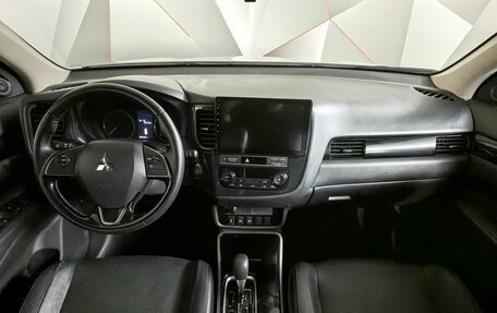 Mitsubishi Outlander III рестайлинг 3, 2019 год, 2 349 000 рублей, 11 фотография