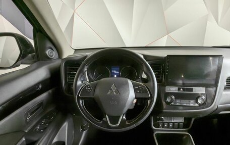 Mitsubishi Outlander III рестайлинг 3, 2019 год, 2 349 000 рублей, 16 фотография