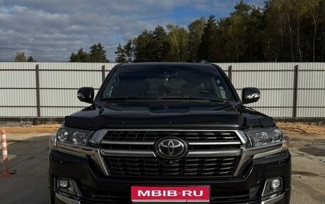 Toyota Land Cruiser 200, 2020 год, 9 000 000 рублей, 1 фотография