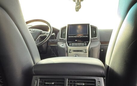 Toyota Land Cruiser 200, 2020 год, 9 000 000 рублей, 18 фотография