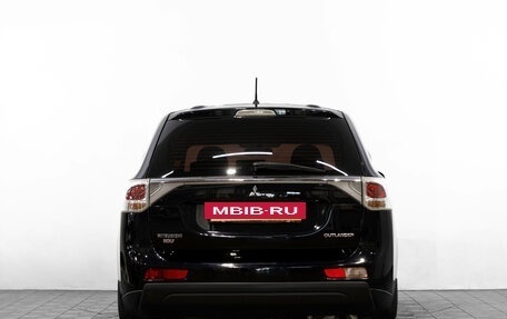 Mitsubishi Outlander III рестайлинг 3, 2013 год, 1 299 000 рублей, 4 фотография