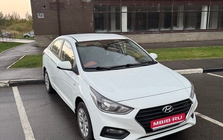 Hyundai Solaris II рестайлинг, 2018 год, 1 100 000 рублей, 1 фотография