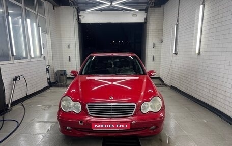 Mercedes-Benz C-Класс, 2004 год, 400 000 рублей, 1 фотография