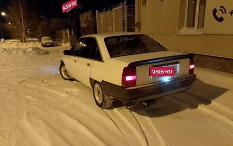Opel Omega A, 1989 год, 200 000 рублей, 3 фотография