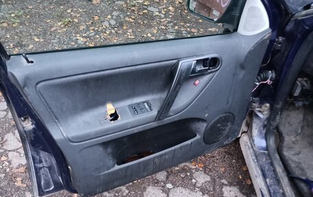 Volkswagen Polo III рестайлинг, 2001 год, 150 000 рублей, 11 фотография