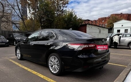 Toyota Camry, 2019 год, 2 385 000 рублей, 3 фотография