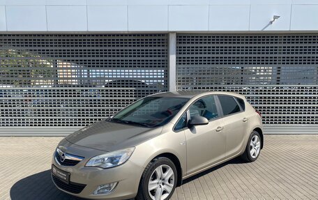 Opel Astra J, 2011 год, 697 000 рублей, 1 фотография