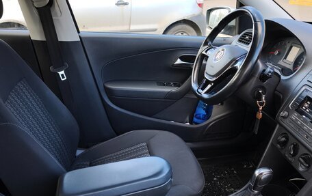 Volkswagen Polo VI (EU Market), 2016 год, 945 000 рублей, 7 фотография