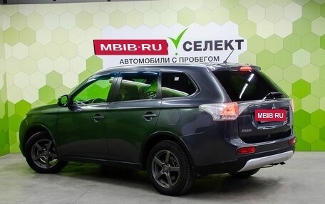 Mitsubishi Outlander III рестайлинг 3, 2014 год, 1 350 000 рублей, 6 фотография
